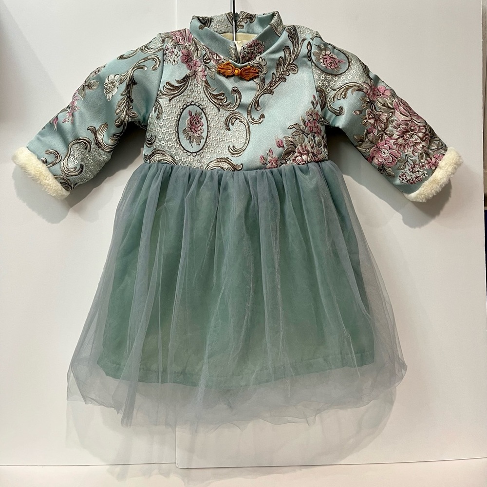 Jintong Chencbao girls Chinese dress. Excellent condition